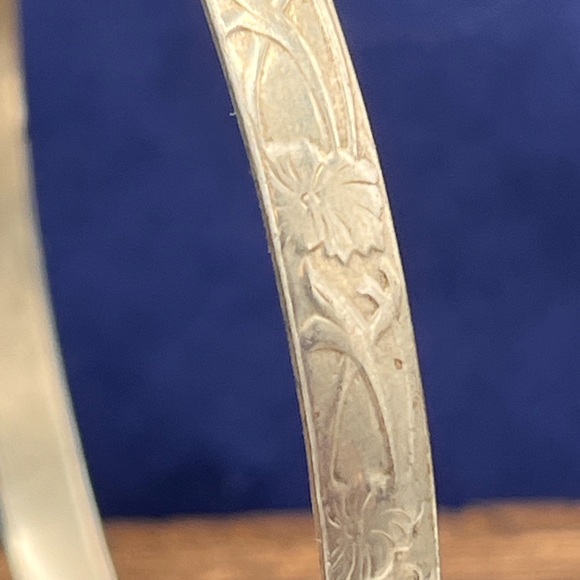 Floral bangle, Mexican Silver - Picture 2 of 4